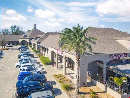 Carriage Crossing Shopping Center Suites for Lease off O’Neal