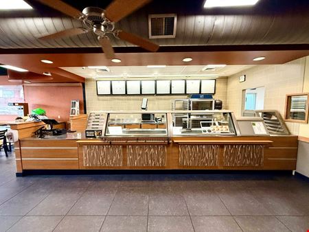 1,420 SF Restaurant / Retail Building For Lease in Northeast Springfield
