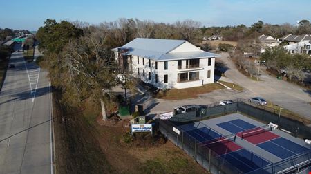 111 N Causeway Blvd