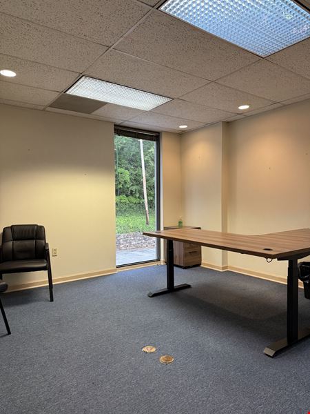 Franklin Road Second Level Office Suite