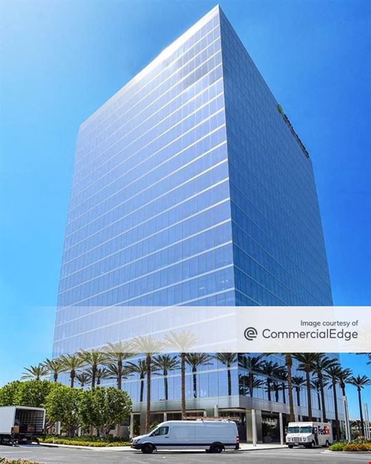 400 Spectrum Center
