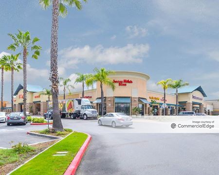 Retail space for Rent at Gateway Plaza in Santa Fe Springs