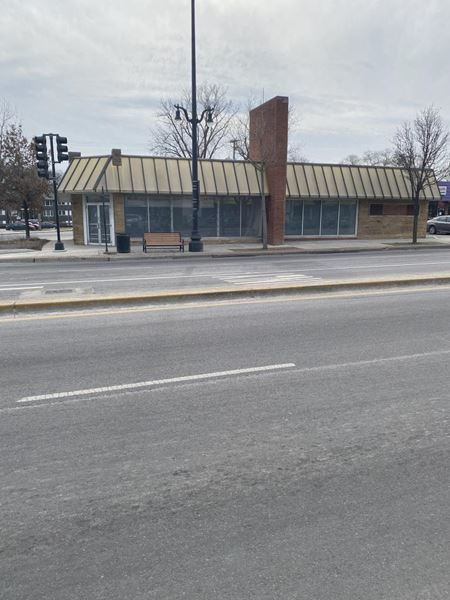 Flex Space space for Rent at 4835 dempster in Skokie