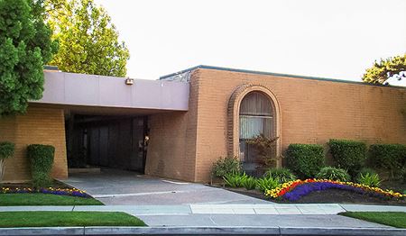 Commercial space at 600 W. Shaw Avenue in Fresno