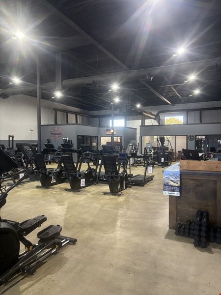 DOWNTOWN WICHITA SHOWROOM/WAREHOUSE