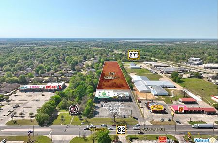Land space for Sale at 3850 Lamar Avenue in Paris