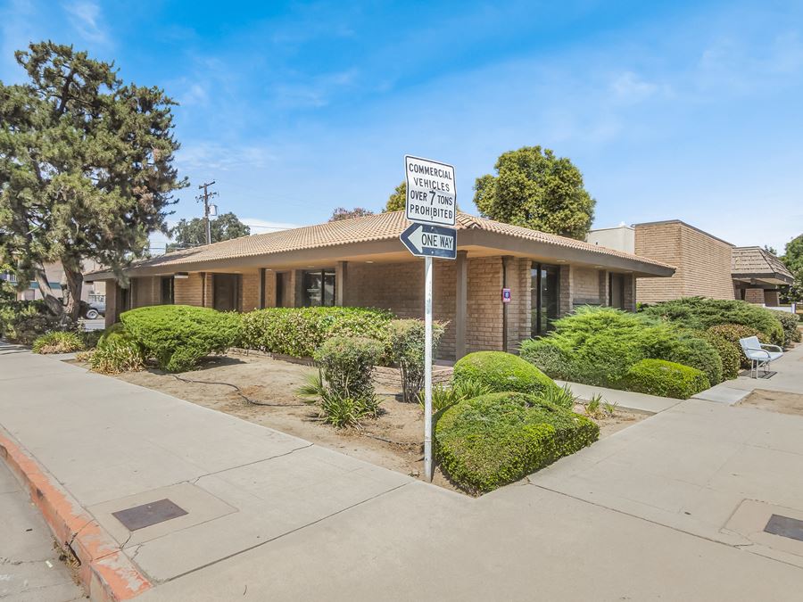 ±2,278 SF Professional Office Space Available In Visalia