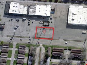 Livingston Court Shopping Center | Pad Site
