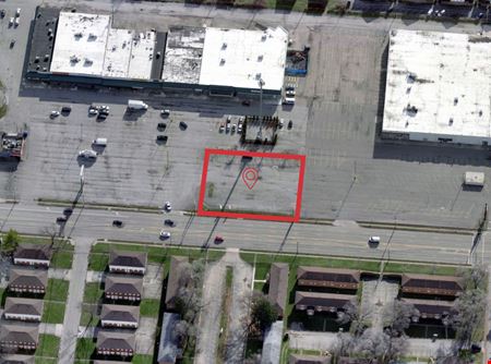 Livingston Court Shopping Center | Pad Site
