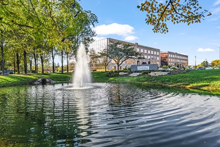 Office space for Rent at Edens Corporate Center in Northbrook