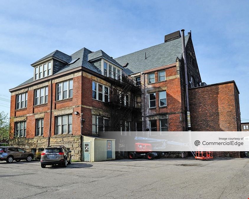 The Brownhoist - 4403 Saint Clair Avenue