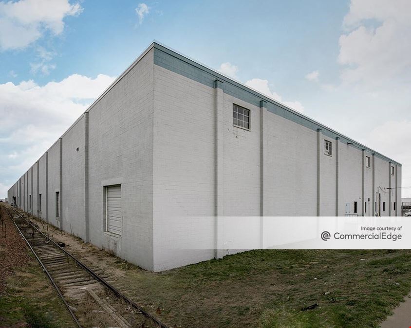 Freeway Industrial Center
