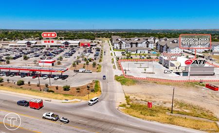 HEB Anchored Hudson Oaks Retail Strip