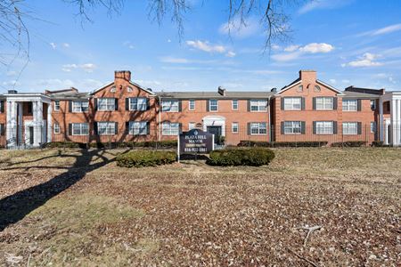 Commercial space at Plaza Hill Manor in Kansas City