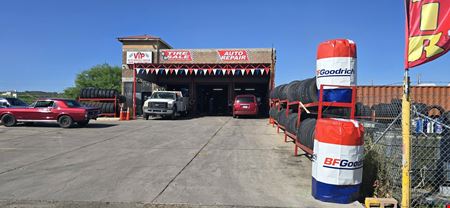 Circulo Mercado Two-Tenant Commercial
