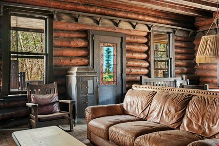Seven Pines Lodge