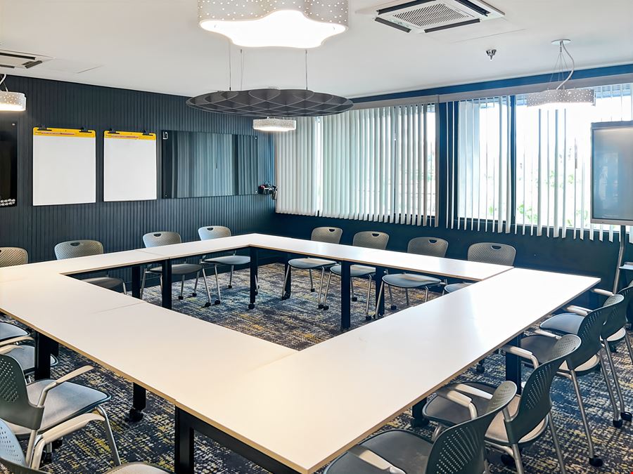 Regus - Palm Springs - Canyon Dr