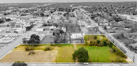 Commercial space at 901 Columbus Ave in Waco