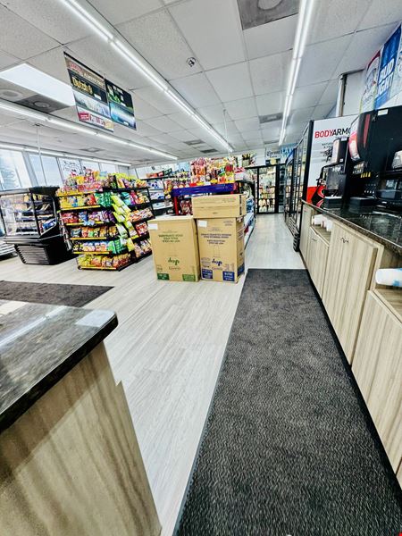(7.35% CAP RATE) DADE CITY PURE NNN MARATHON GAS  STATION W/ SIGNATURE "GO MARKET" C-STROE FOR SALE!