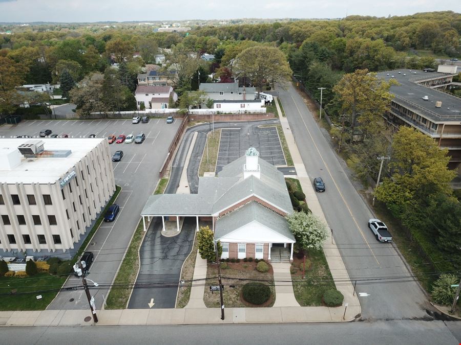 100 Sunnyside Blvd