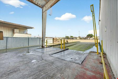 ±127,057 SF High Exposure Industrial Building on ±7.5 Acres