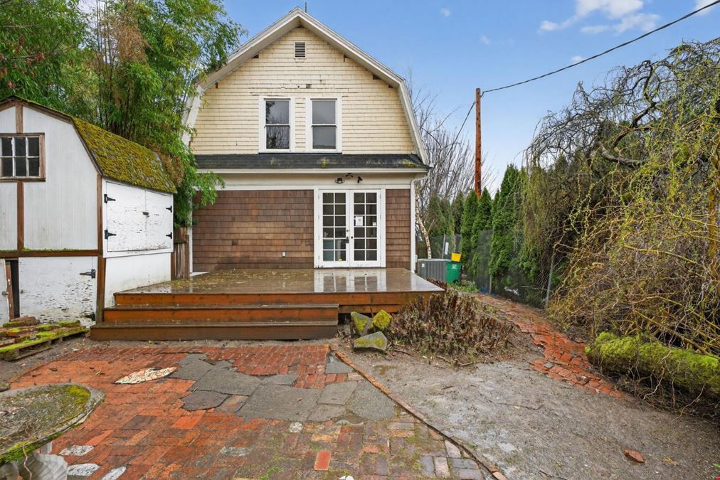 317 NE Sacramento St, Portland, OR 97212