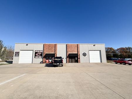 Commercial space at 4,000 SF Nixa Office/Warehouse in Nixa