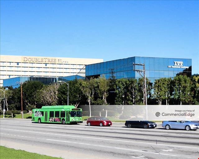 6101 Centinela