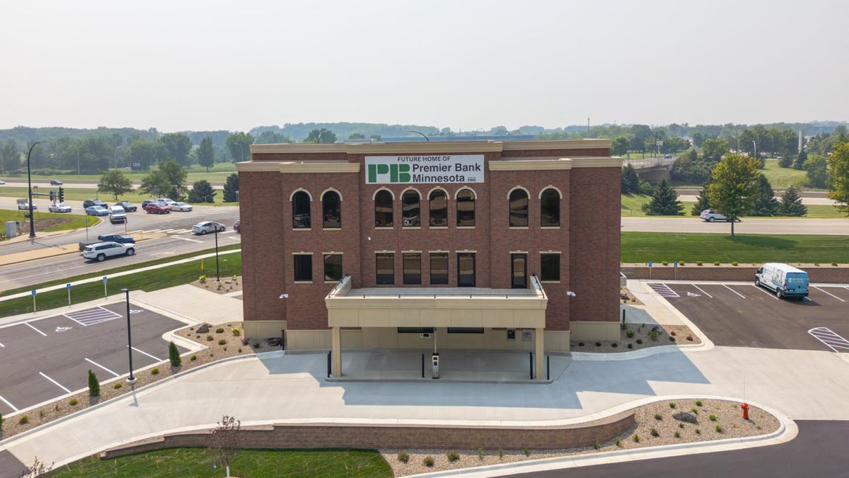 Professional Space Anchored by Established Bank