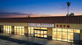 Hoa Viet Market