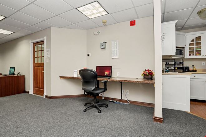 27 Mill Plain Rd #4