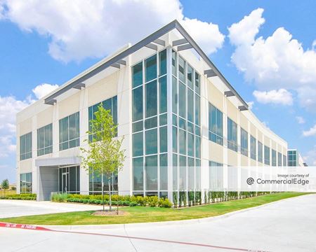 Commercial space at Towne Square Place in Plano