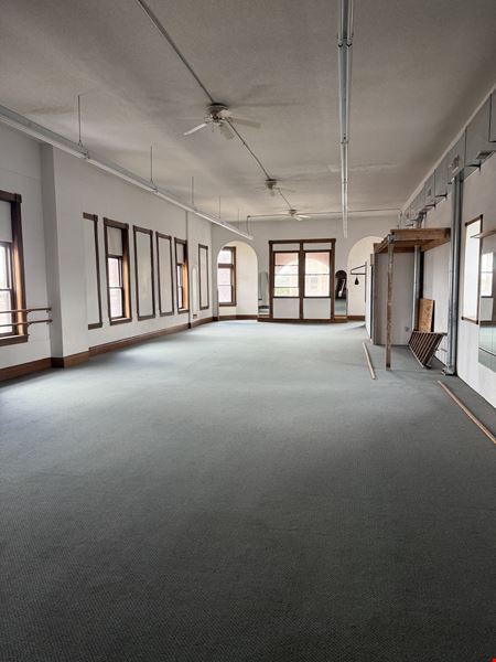 202 South Broadway Avenue