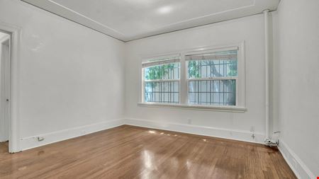1000 E 33rd St, Oakland, CA 94610
