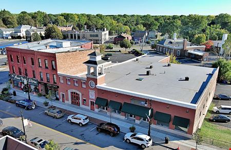 10 W Main St