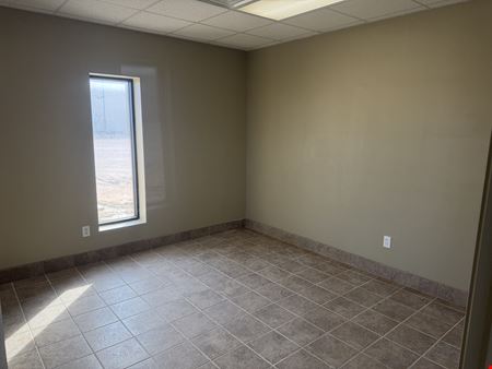 Small Versatile Office/Warehouse on 1 Acre