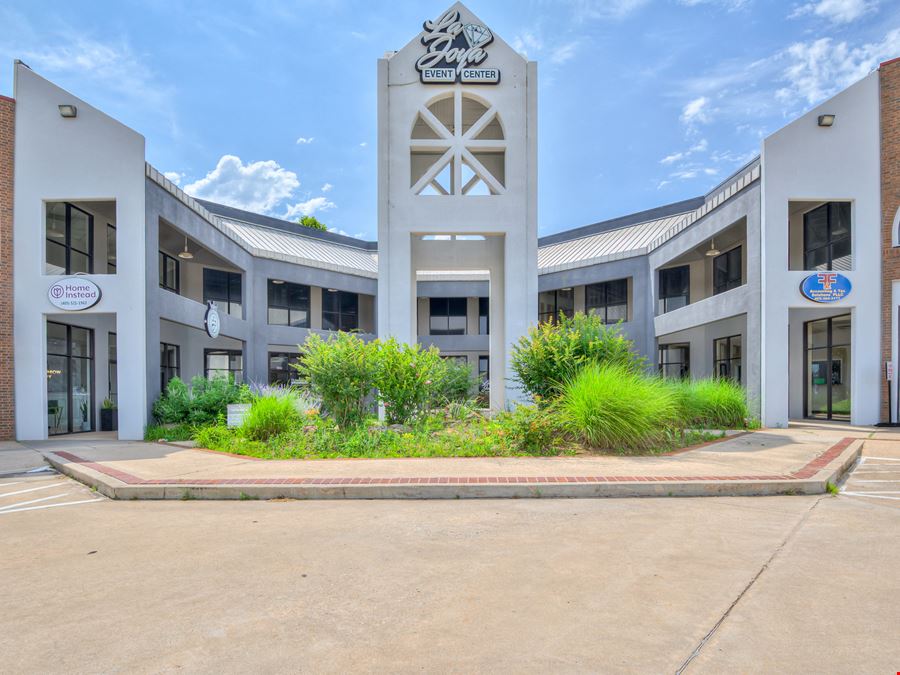 MacArthur Court