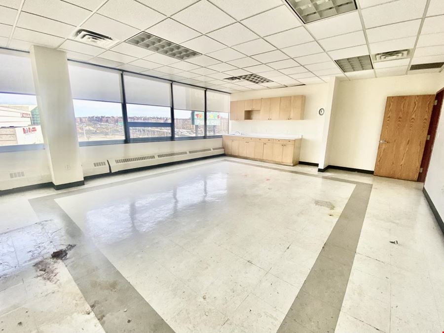 3050 Whitestone Expwy