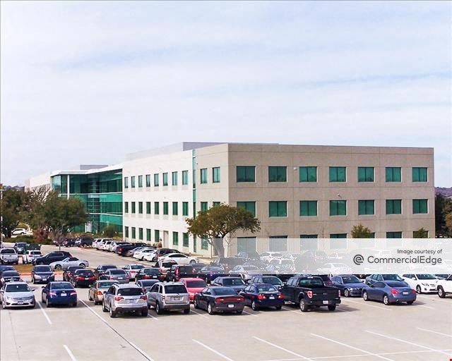 Wilcox Plaza at Green Oaks
