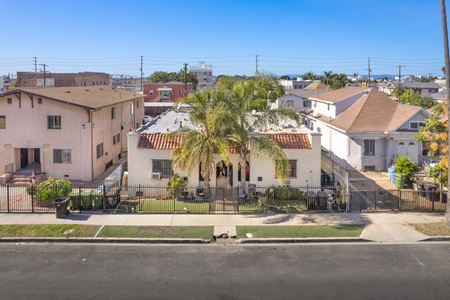 Multi-Family space for Sale at 4323 Woodlawn Ave in Los Angeles