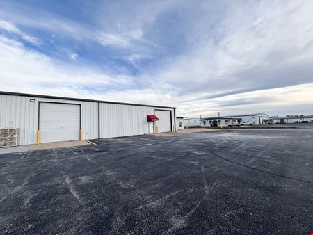 Commercial space at 7,000 SF Office/Warehouse in Ozark in Ozark