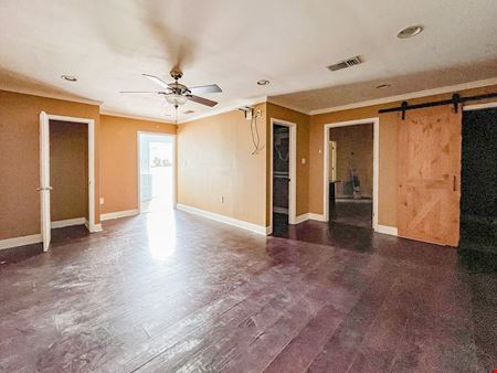 ±7,500 SF Climate-Controlled Office/Warehouse on S Choctaw Dr