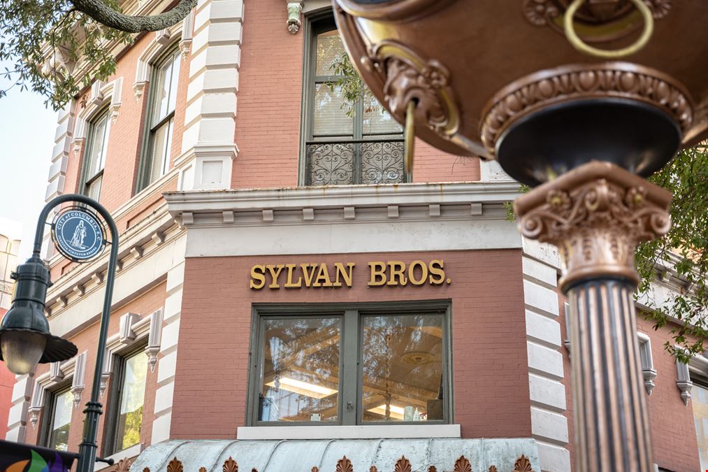 1500 Main St