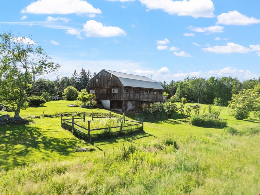 Historic Bed & Breakfast Estate with Event Barn on 5.6 Acres