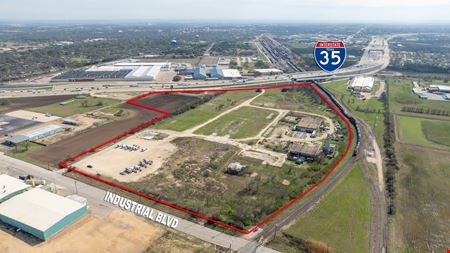 32 Acres Industrial For Lease / BTS