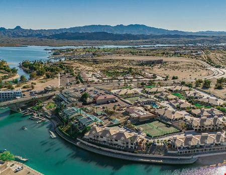Island Mall at Lake
