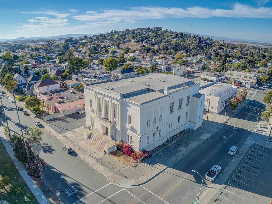 Veteran's Memorial Hall