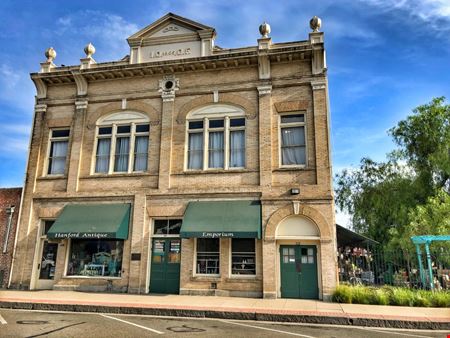 ±11,700 SF Retail Building Located in Downtown Hanford