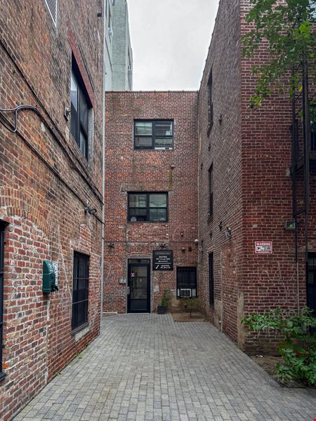 350 Manhattan Avenue | Fully Occupied Corner Free Market Residential Building in the Heart of Williamsburg